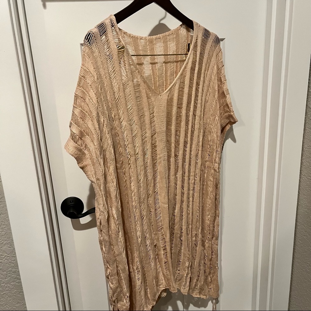 Swim cover up. Light pink. One size. Meet Curve.